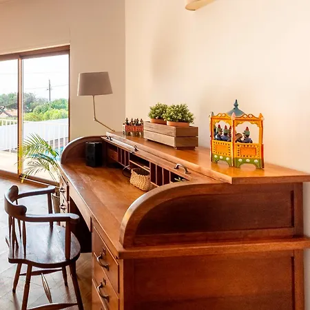 Family House, Sea View, Pool, Near Sintra Colares