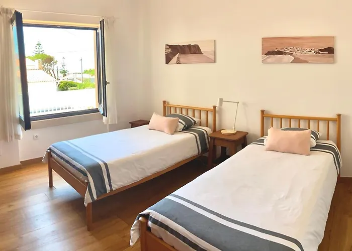 Family House, Sea View, Pool, Near Sintra * Colares