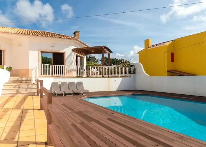 Villa Family House, Sea View, Pool, Near Sintra Colares