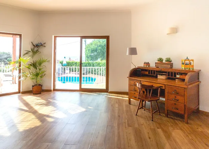 Villa Family House, Sea View, Pool, Near Sintra Colares
