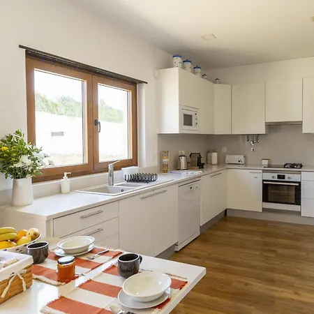 Villa Family House, Sea View, Pool, Near Sintra Colares