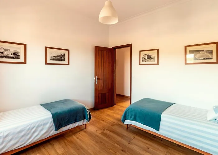 Family House, Sea View, Pool, Near Sintra וילה