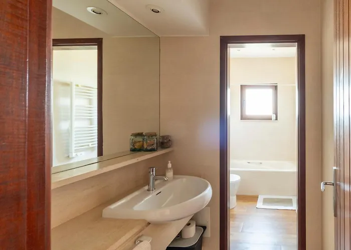 וילה Family House, Sea View, Pool, Near Sintra