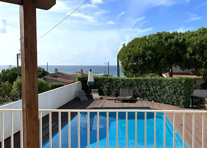 וילה Family House, Sea View, Pool, Near Sintra קולארס