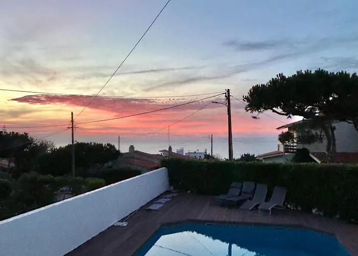 וילה Family House, Sea View, Pool, Near Sintra קולארס